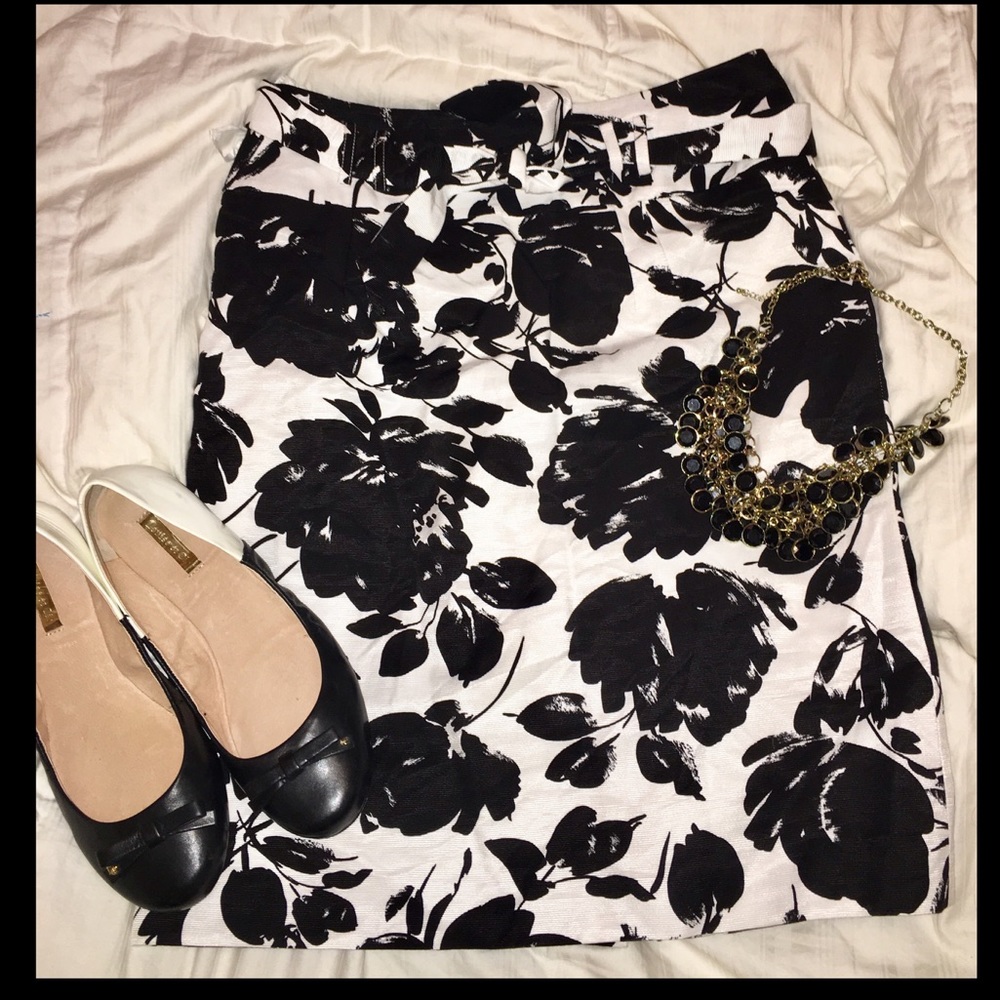 ANTONIO MELANI Black and White Floral Pencil Skirt